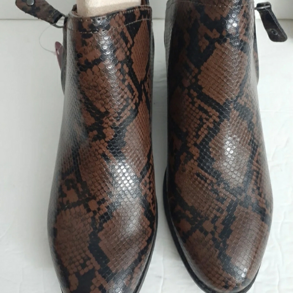 Womens So sz 9.5 brown black snake print Booties memory foam ankle boots nib - Picture 4 of 11